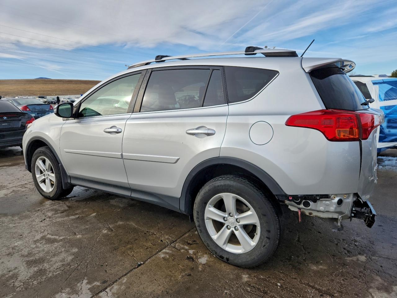 2014 TOYOTA RAV4 XLE photo 2