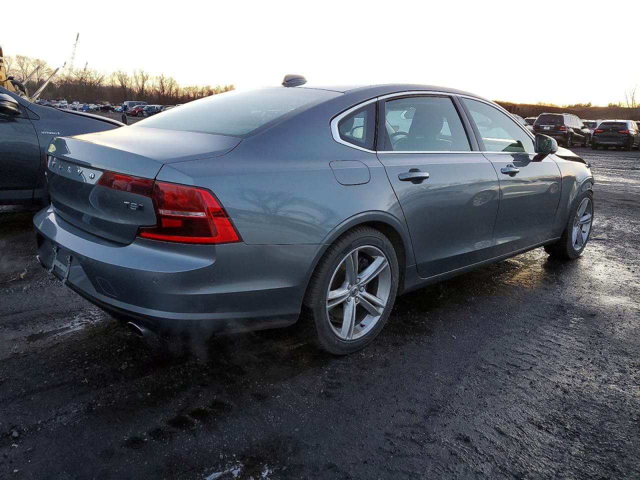 2018 VOLVO S90 T5 MOMENTUM photo 3