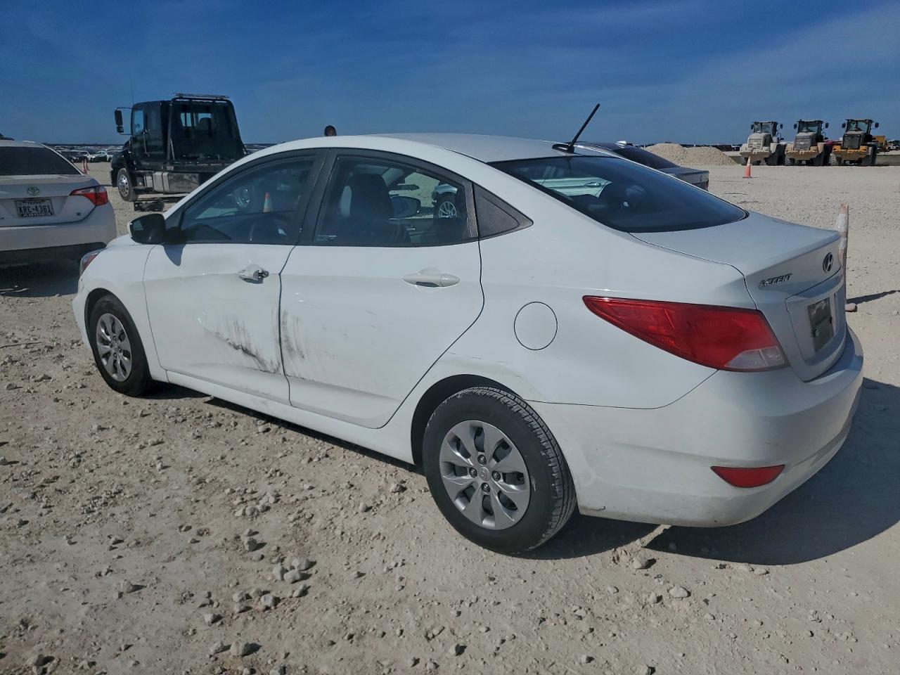 2017 HYUNDAI ACCENT SE photo 2