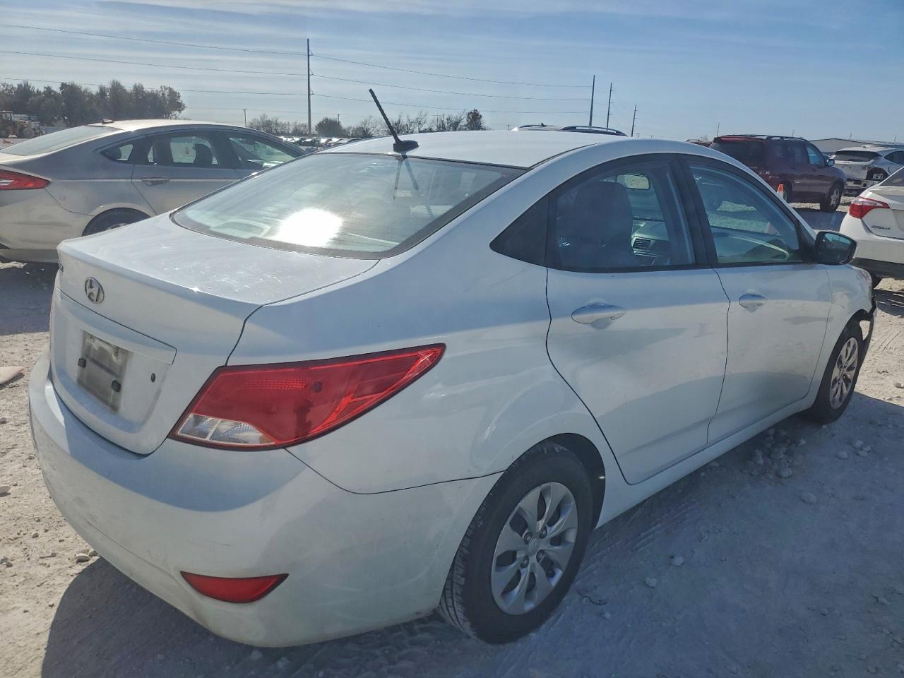 2017 HYUNDAI ACCENT SE photo 3