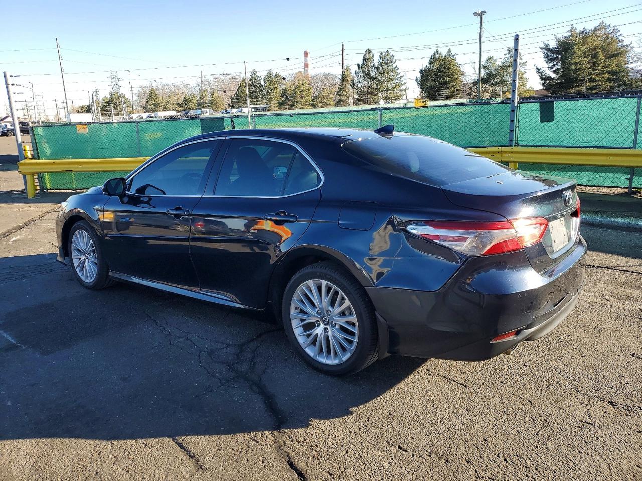 2018 TOYOTA CAMRY HYBRID photo 2