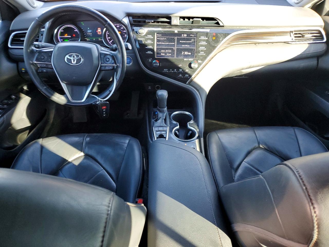 2018 TOYOTA CAMRY HYBRID photo 8