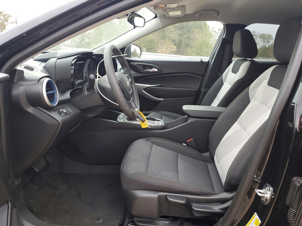2025 CHEVROLET TRAX LS photo 13
