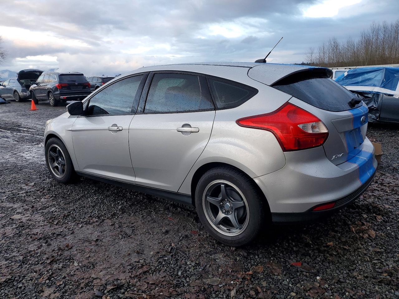 2013 FORD FOCUS SE photo 2