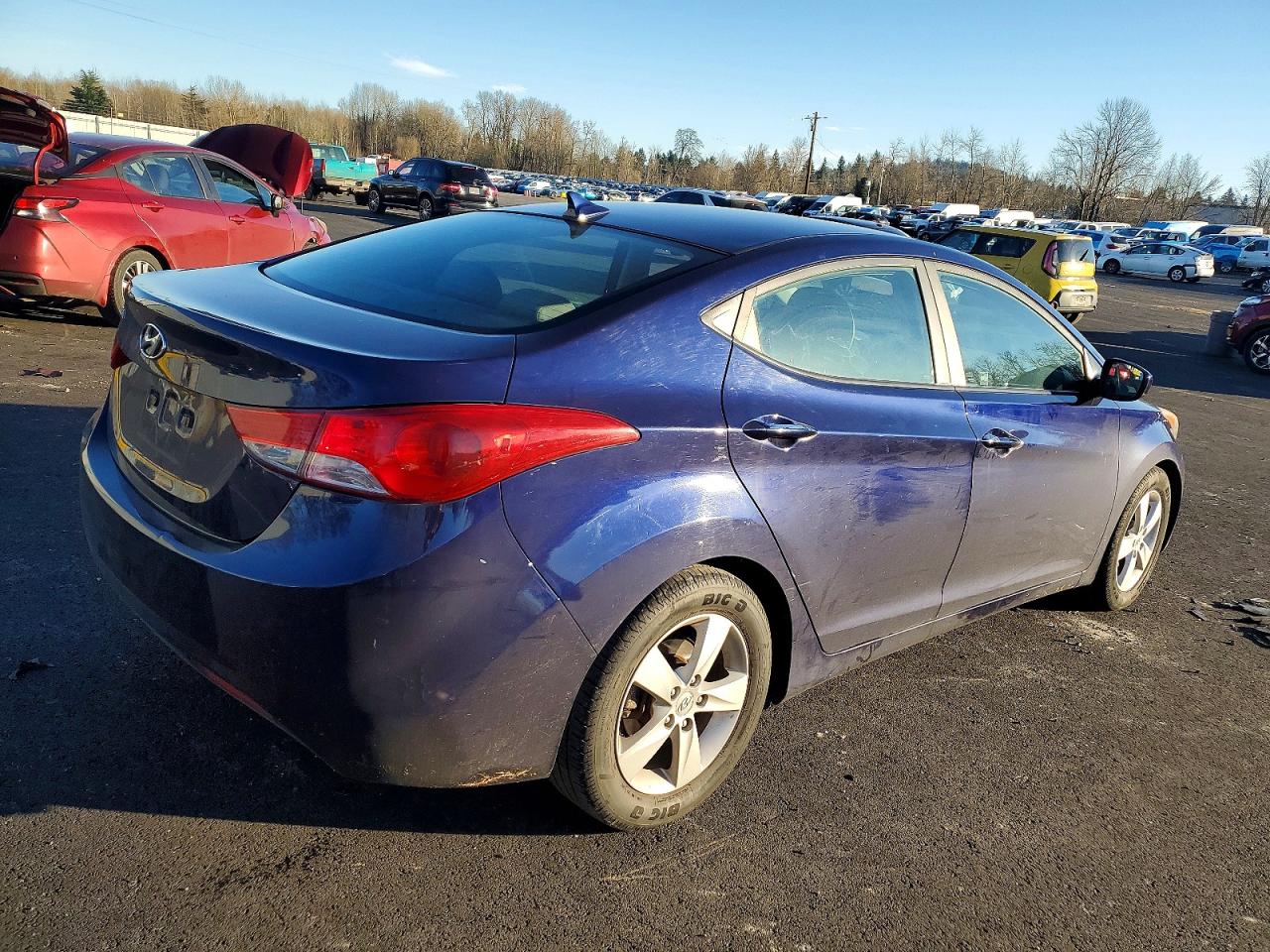 2013 HYUNDAI ELANTRA photo 3