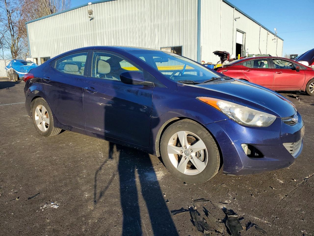 2013 HYUNDAI ELANTRA photo 4