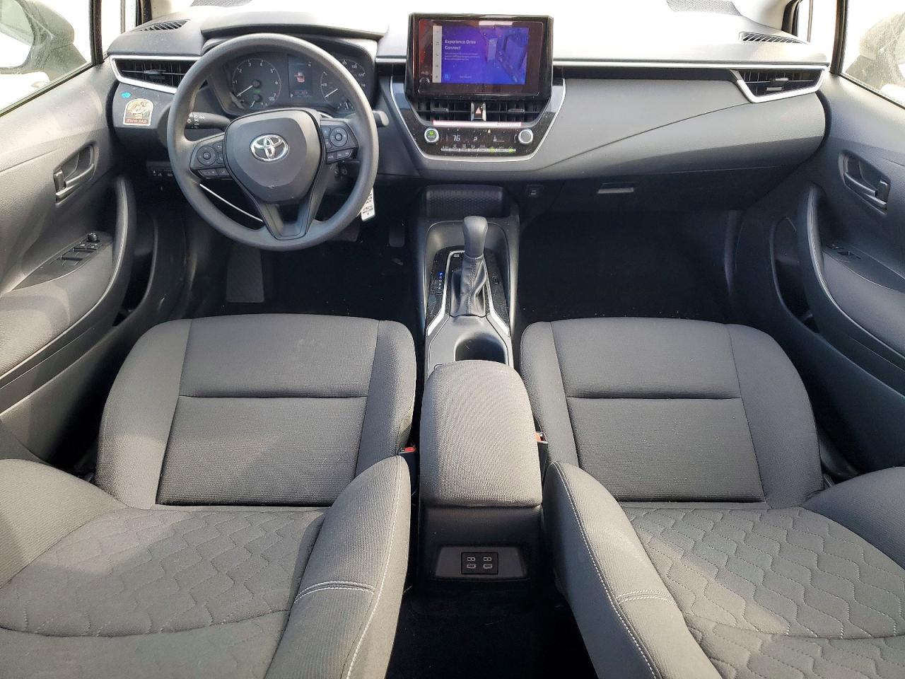 2025 TOYOTA COROLLA LE photo 8