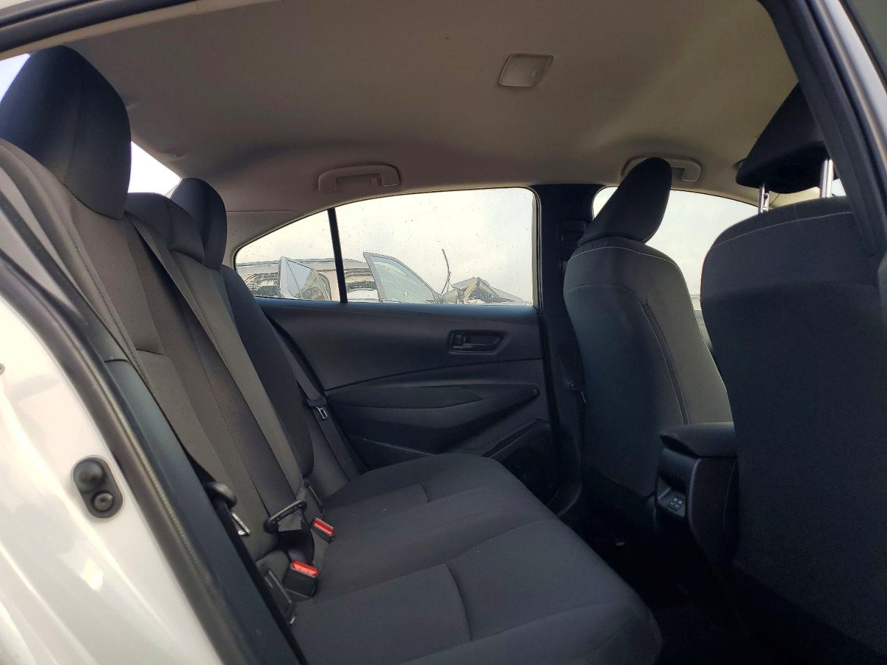 2025 TOYOTA COROLLA LE photo 10