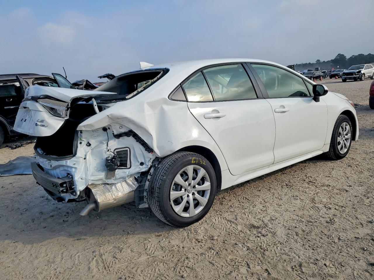 2025 TOYOTA COROLLA LE photo 3