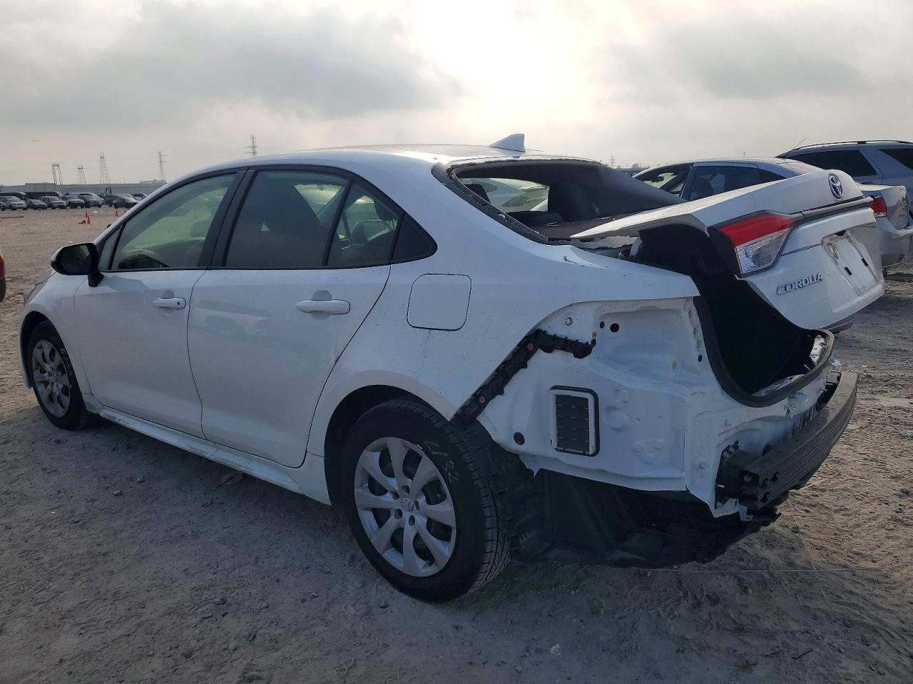 2025 TOYOTA COROLLA LE photo 2