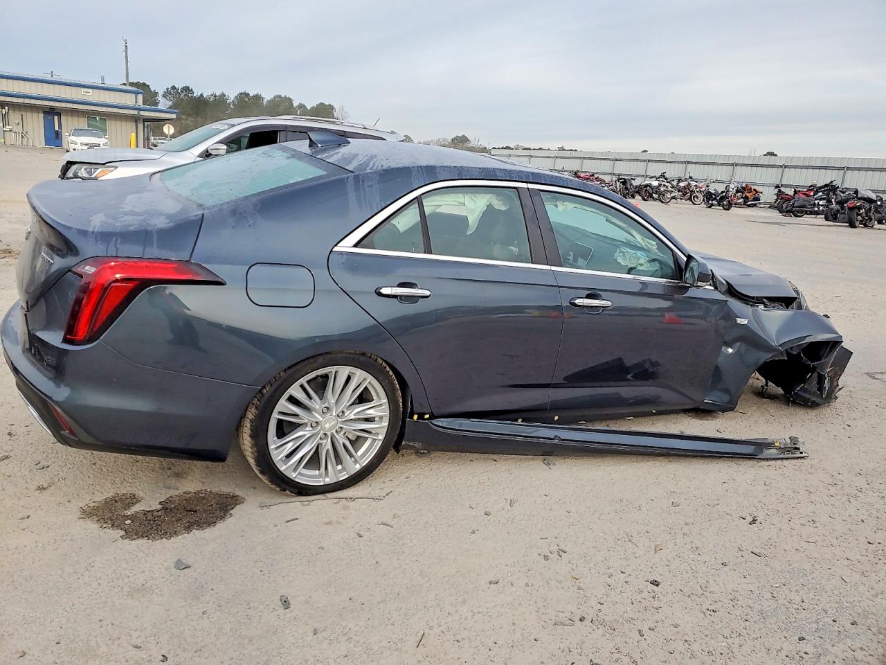 2025 CADILLAC CT4 PREMIUM LUXURY photo 3