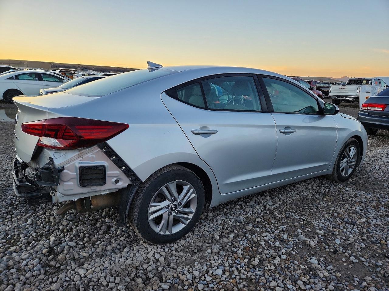 2020 HYUNDAI ELANTRA SEL photo 5