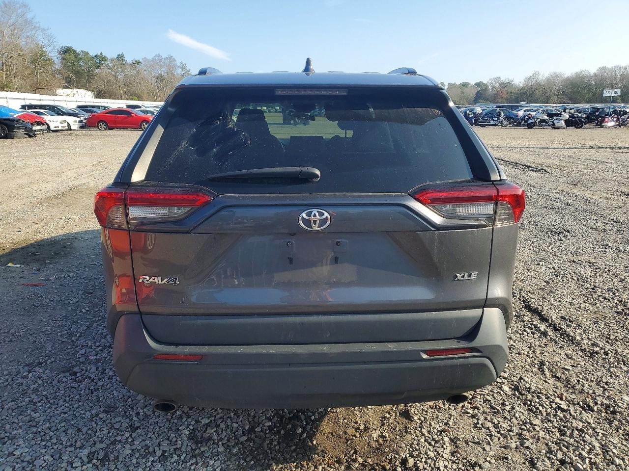 2021 TOYOTA RAV4 XLE photo 11