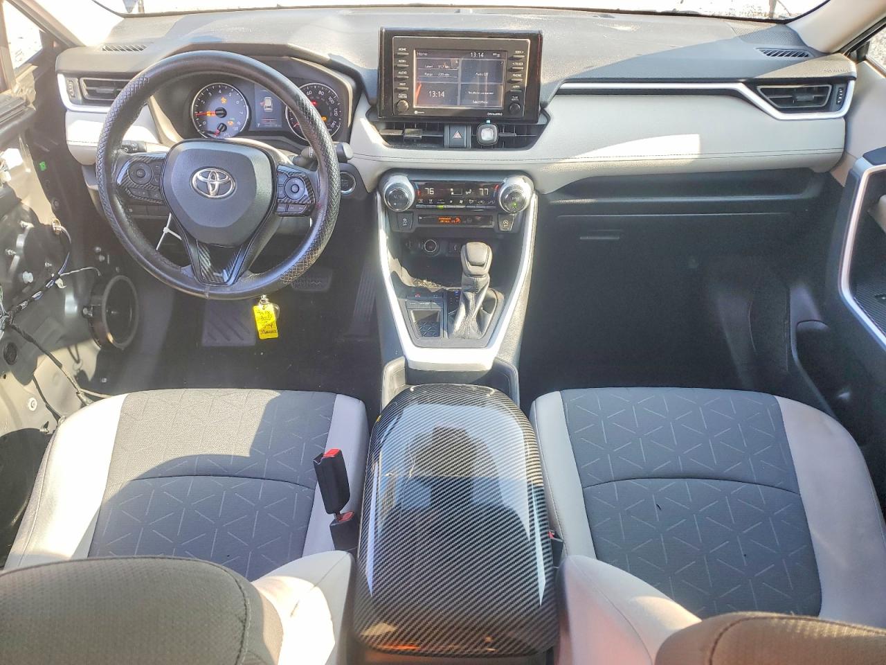 2021 TOYOTA RAV4 XLE photo 15