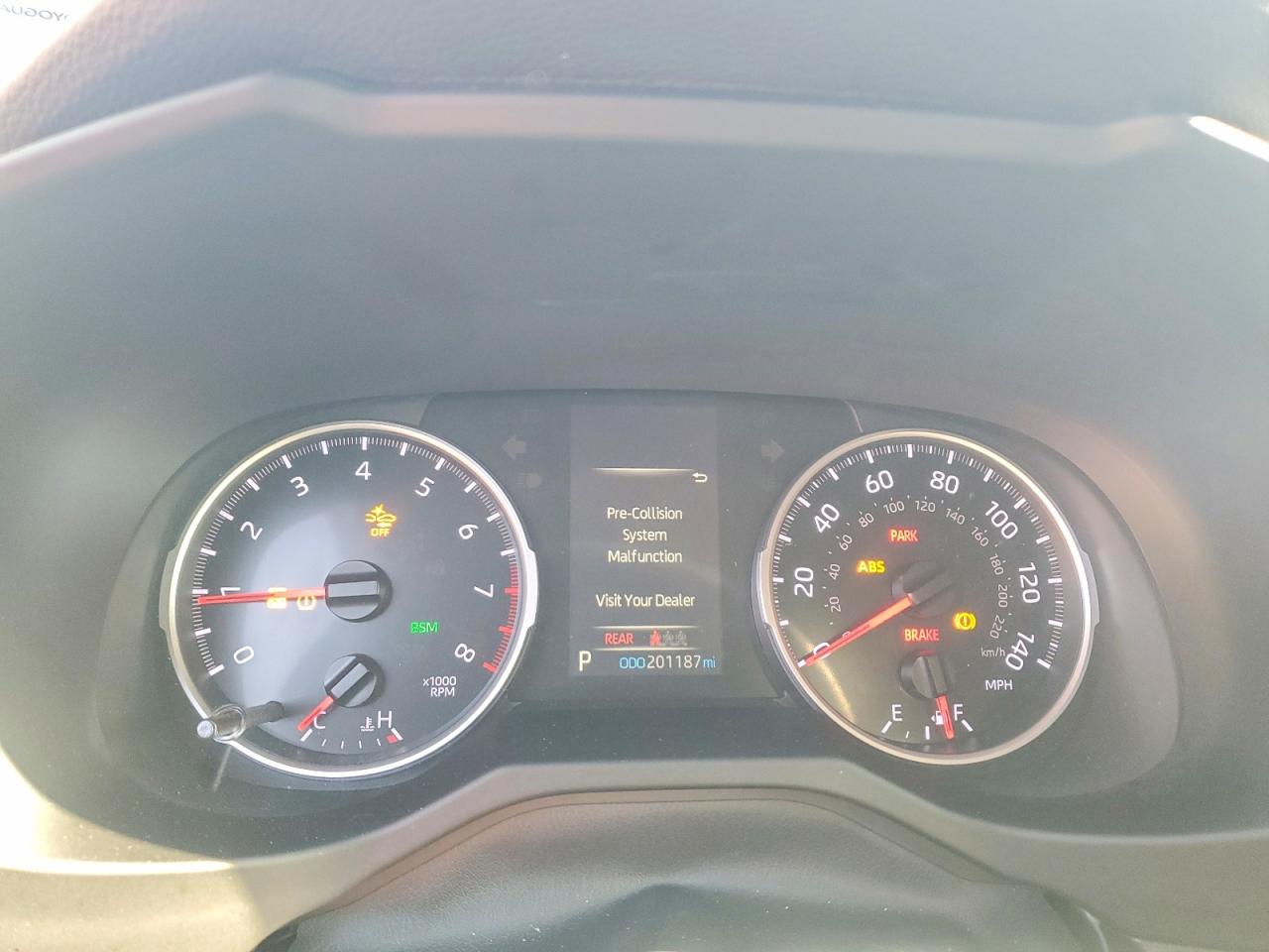 2021 TOYOTA RAV4 XLE photo 17