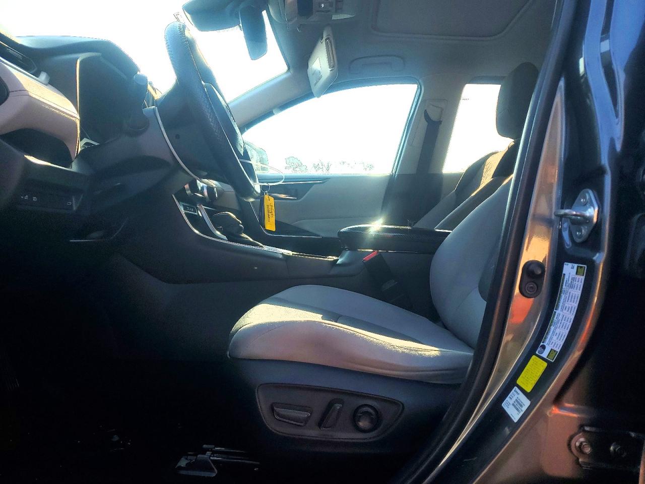2021 TOYOTA RAV4 XLE photo 13