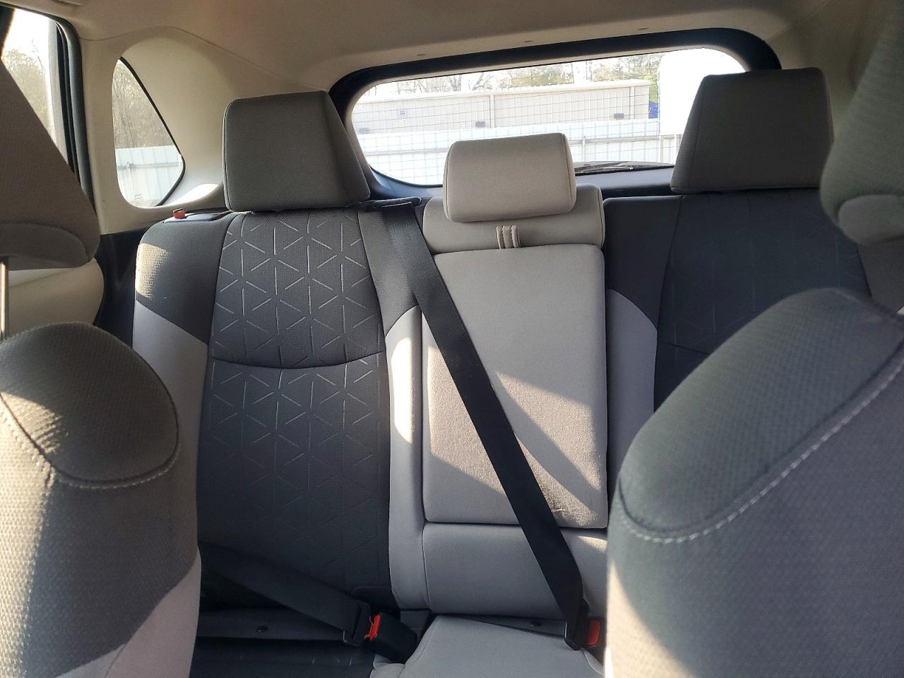 2021 TOYOTA RAV4 XLE photo 19
