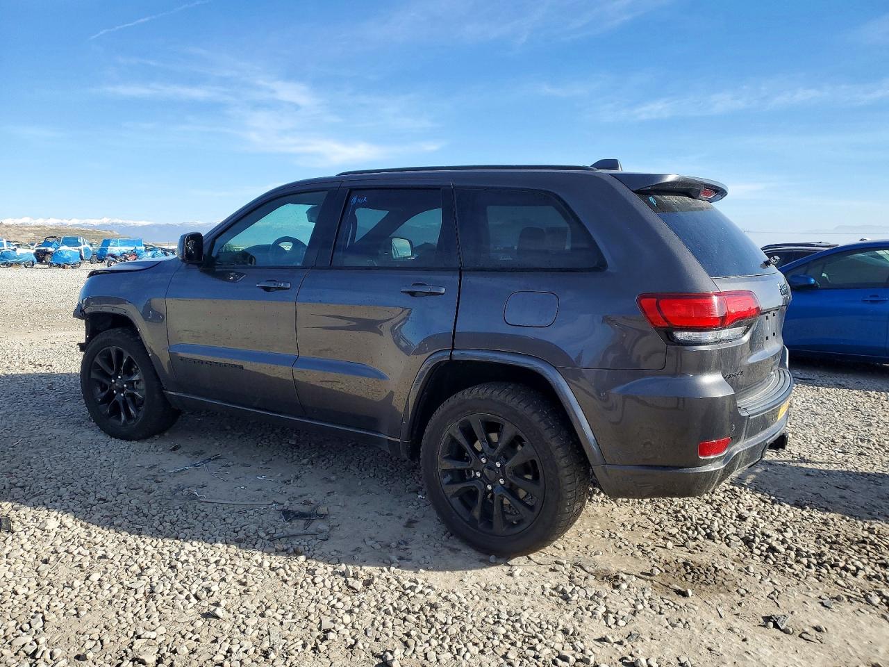 2020 JEEP GRAND CHEROKEE LAREDO photo 2