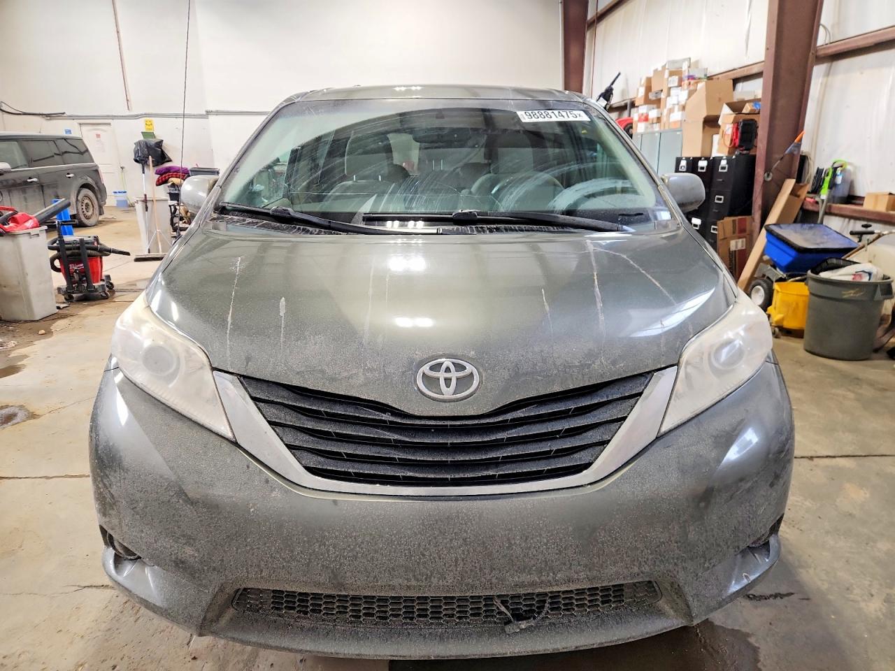 2013 TOYOTA SIENNA LE photo 5