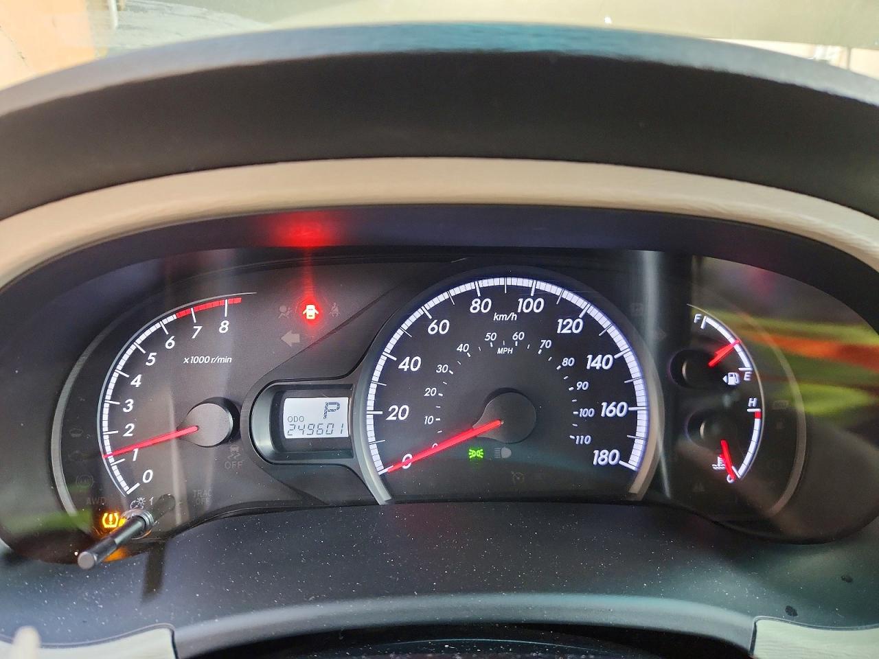 2013 TOYOTA SIENNA LE photo 9