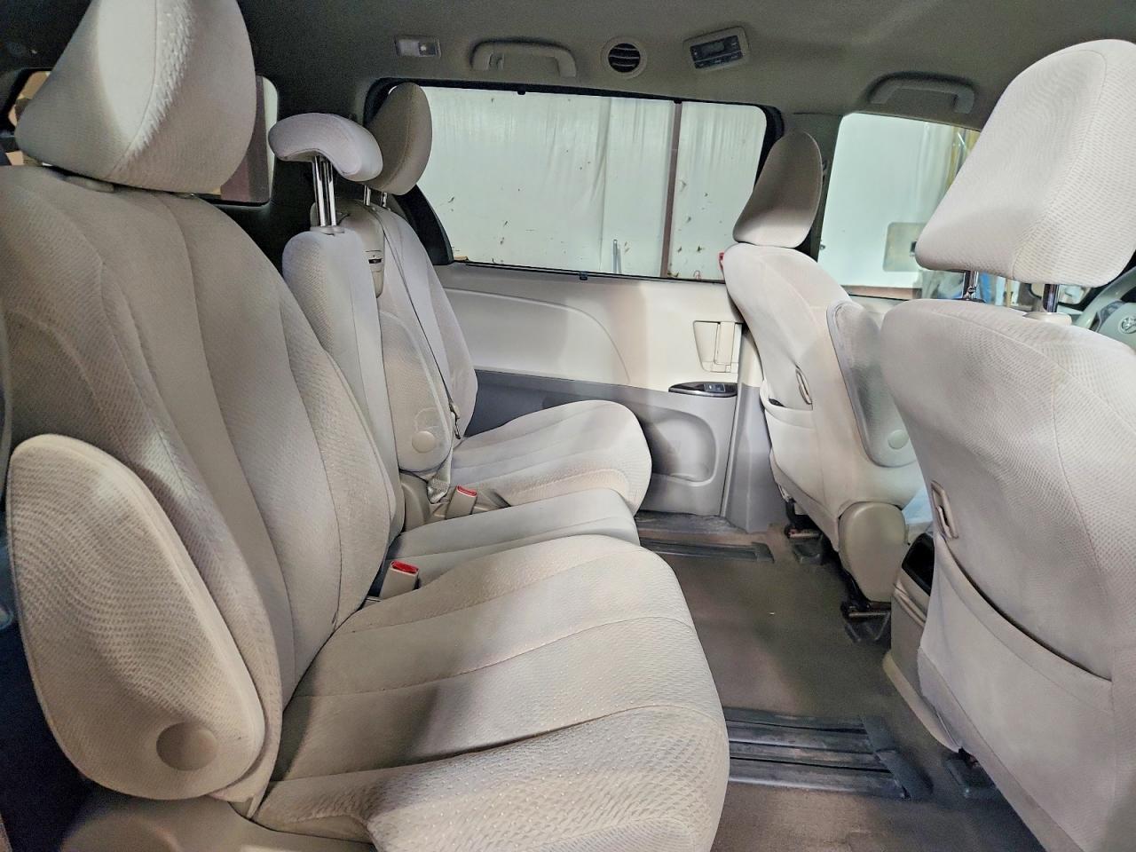 2013 TOYOTA SIENNA LE photo 11