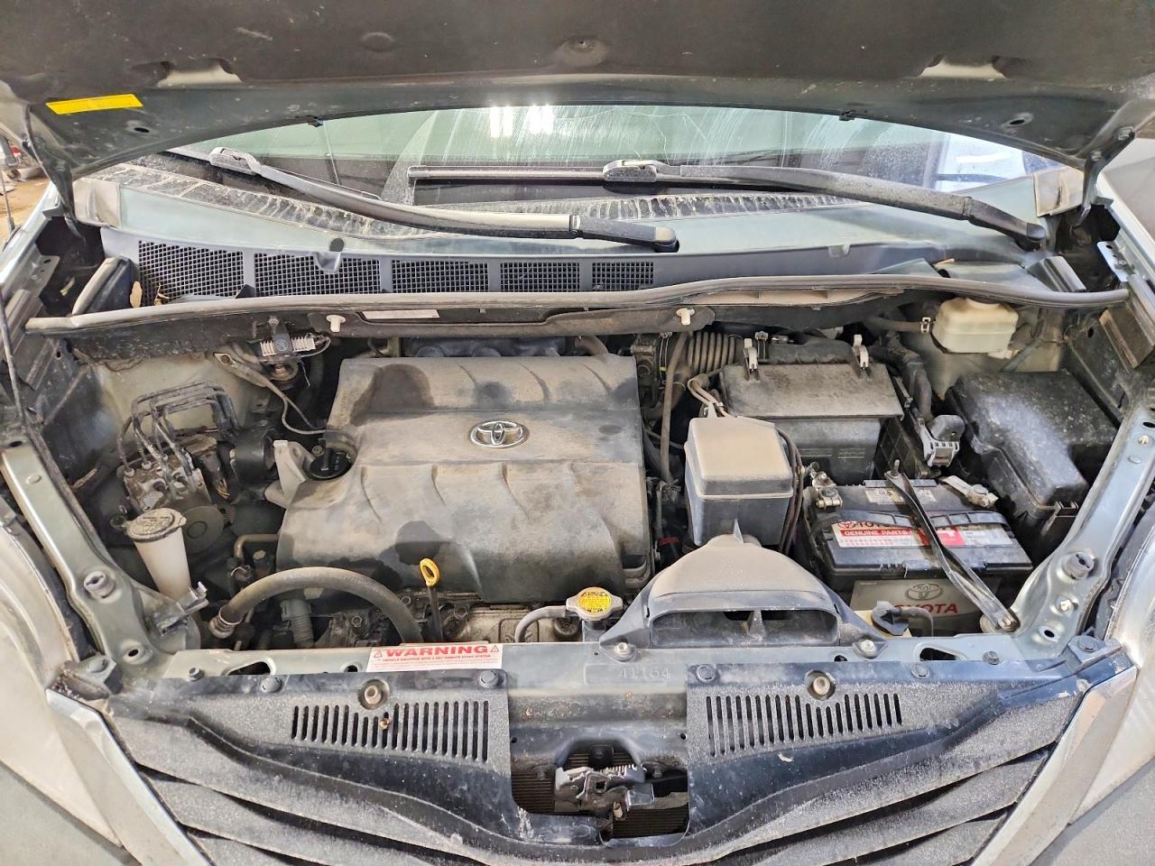 2013 TOYOTA SIENNA LE photo 12