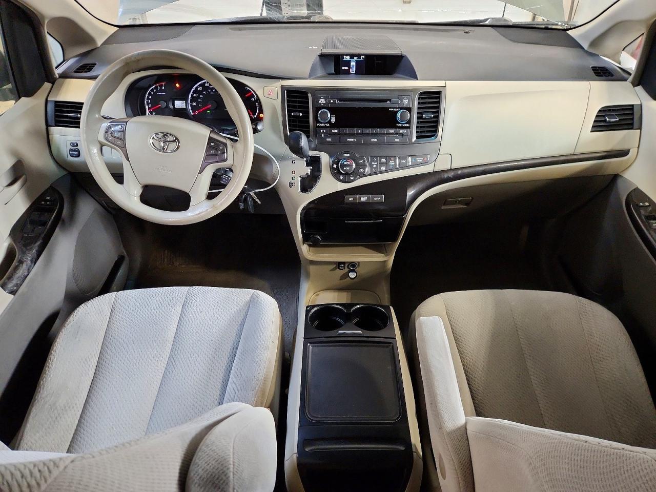 2013 TOYOTA SIENNA LE photo 8