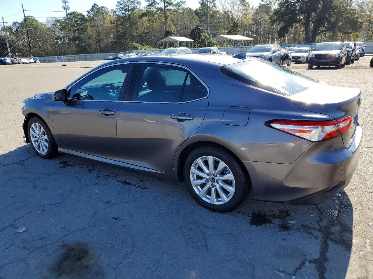 2018 TOYOTA CAMRY L photo 2