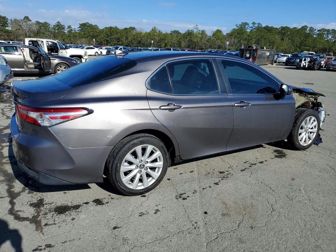 2018 TOYOTA CAMRY L photo 3