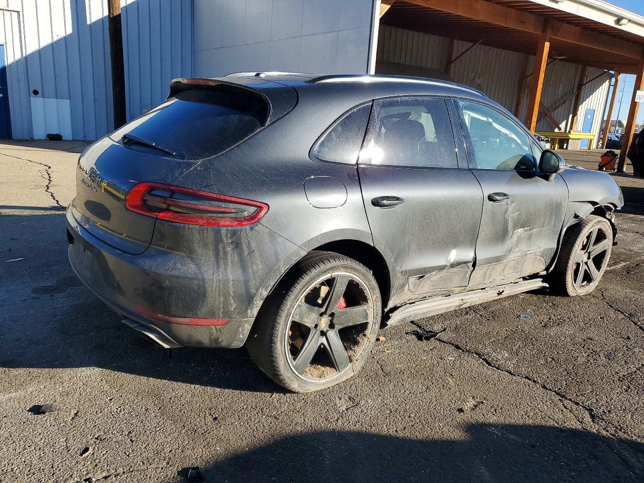 2018 PORSCHE MACAN TURBO photo 5