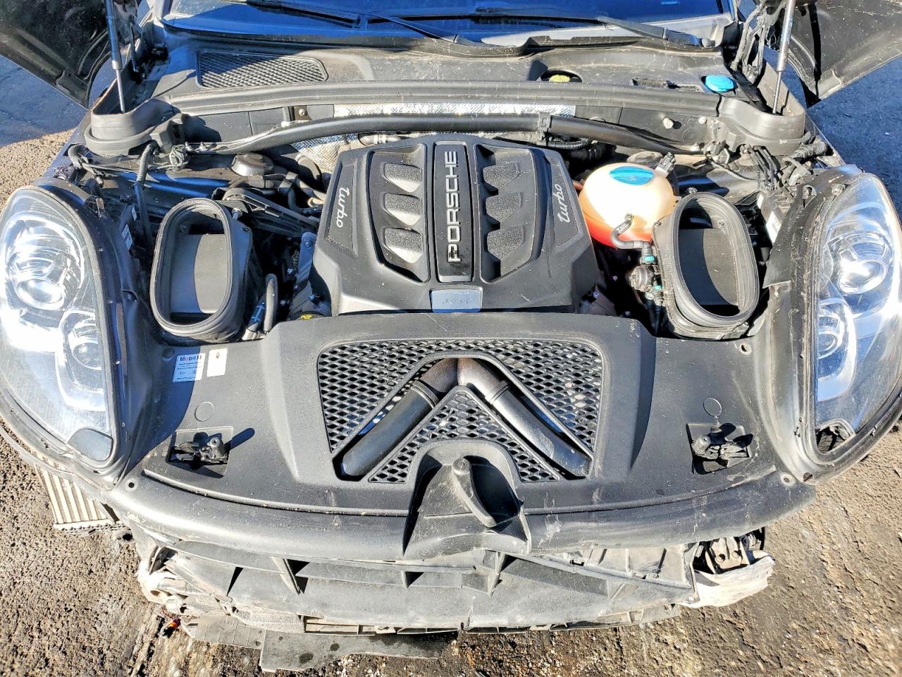2018 PORSCHE MACAN TURBO photo 21