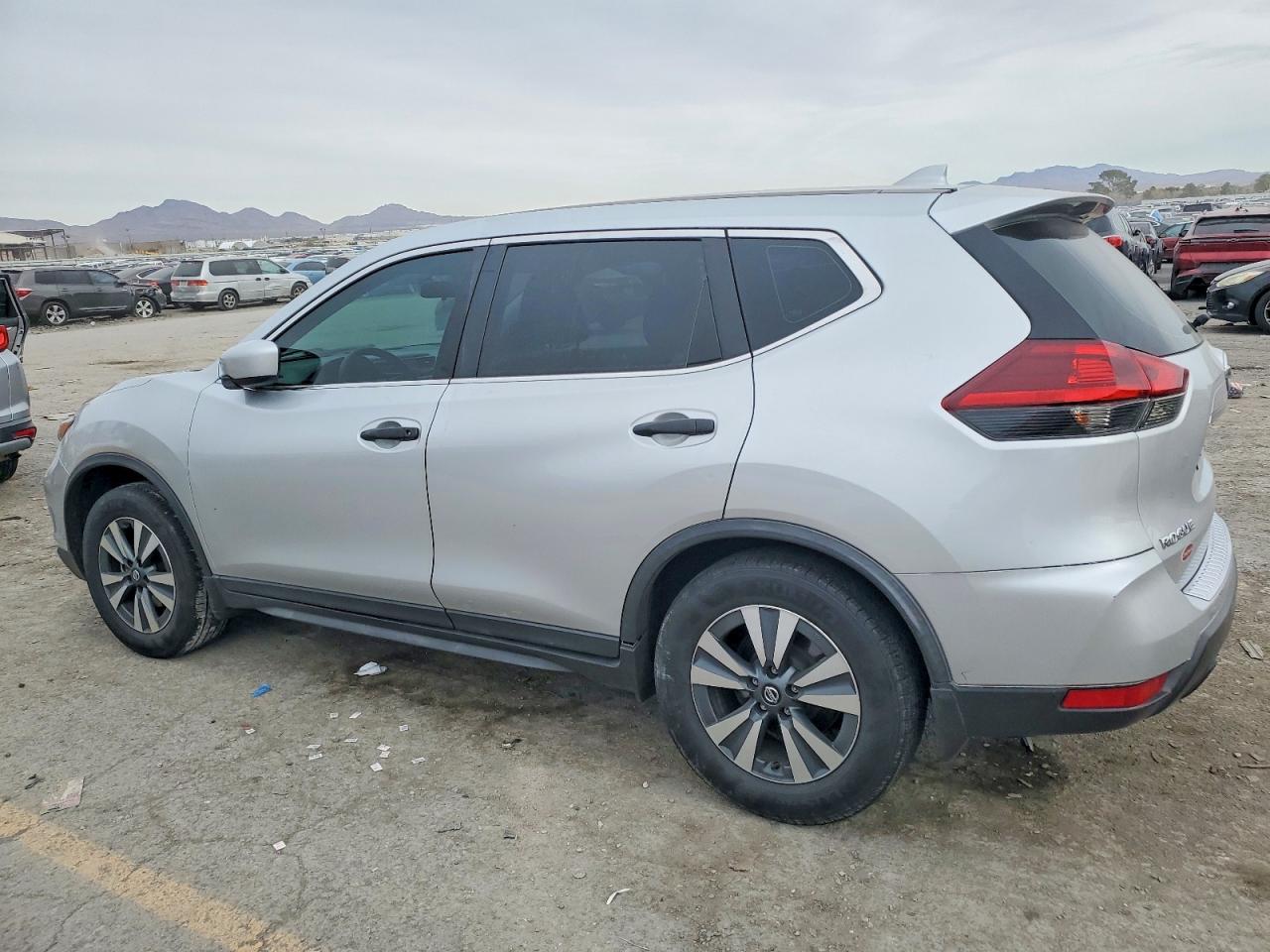 2018 NISSAN ROGUE S photo 2
