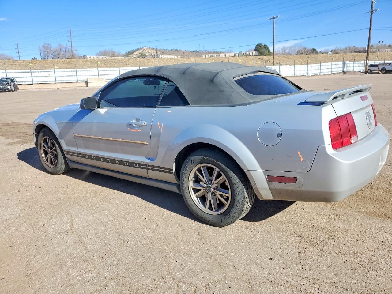 2005 FORD MUSTANG photo 2