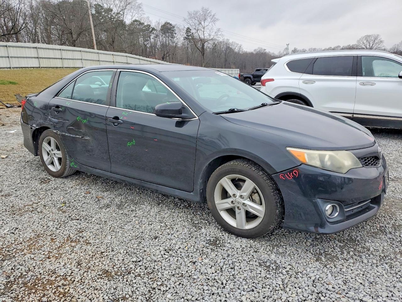 2014 TOYOTA CAMRY L photo 4