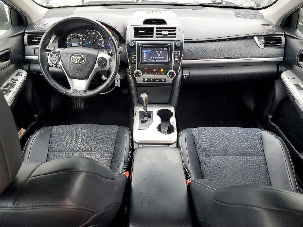 2014 TOYOTA CAMRY L photo 8