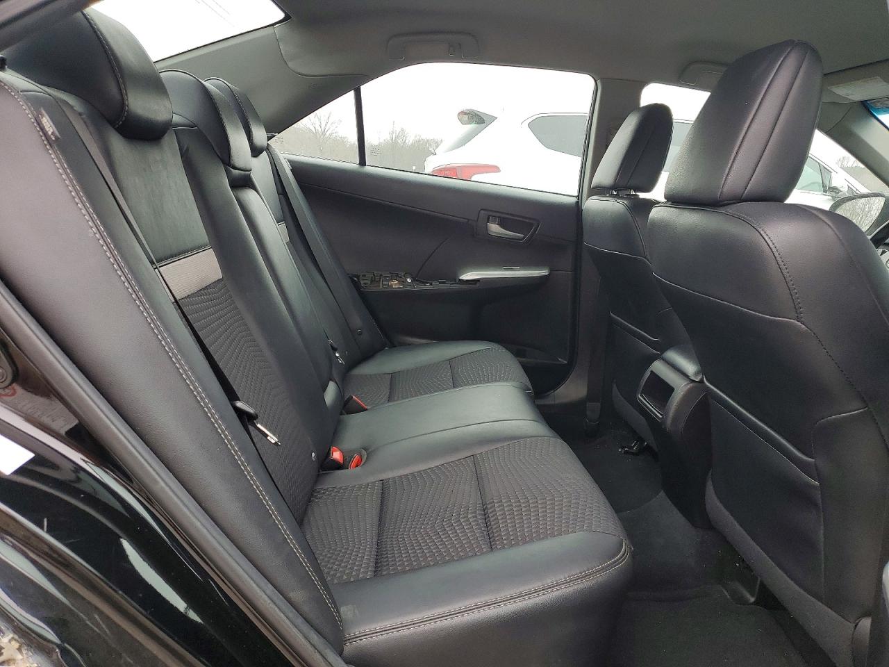2014 TOYOTA CAMRY L photo 10
