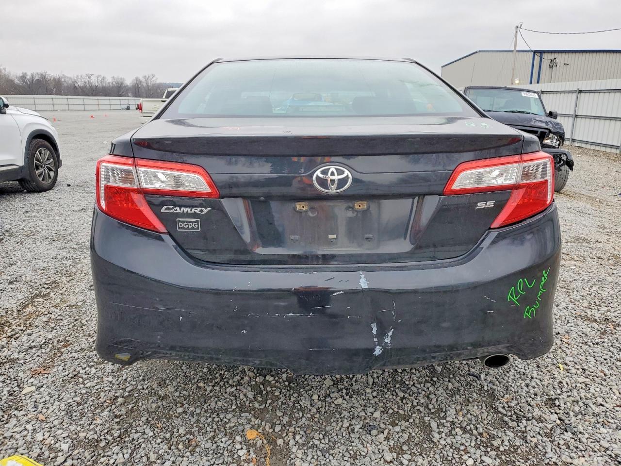 2014 TOYOTA CAMRY L photo 6