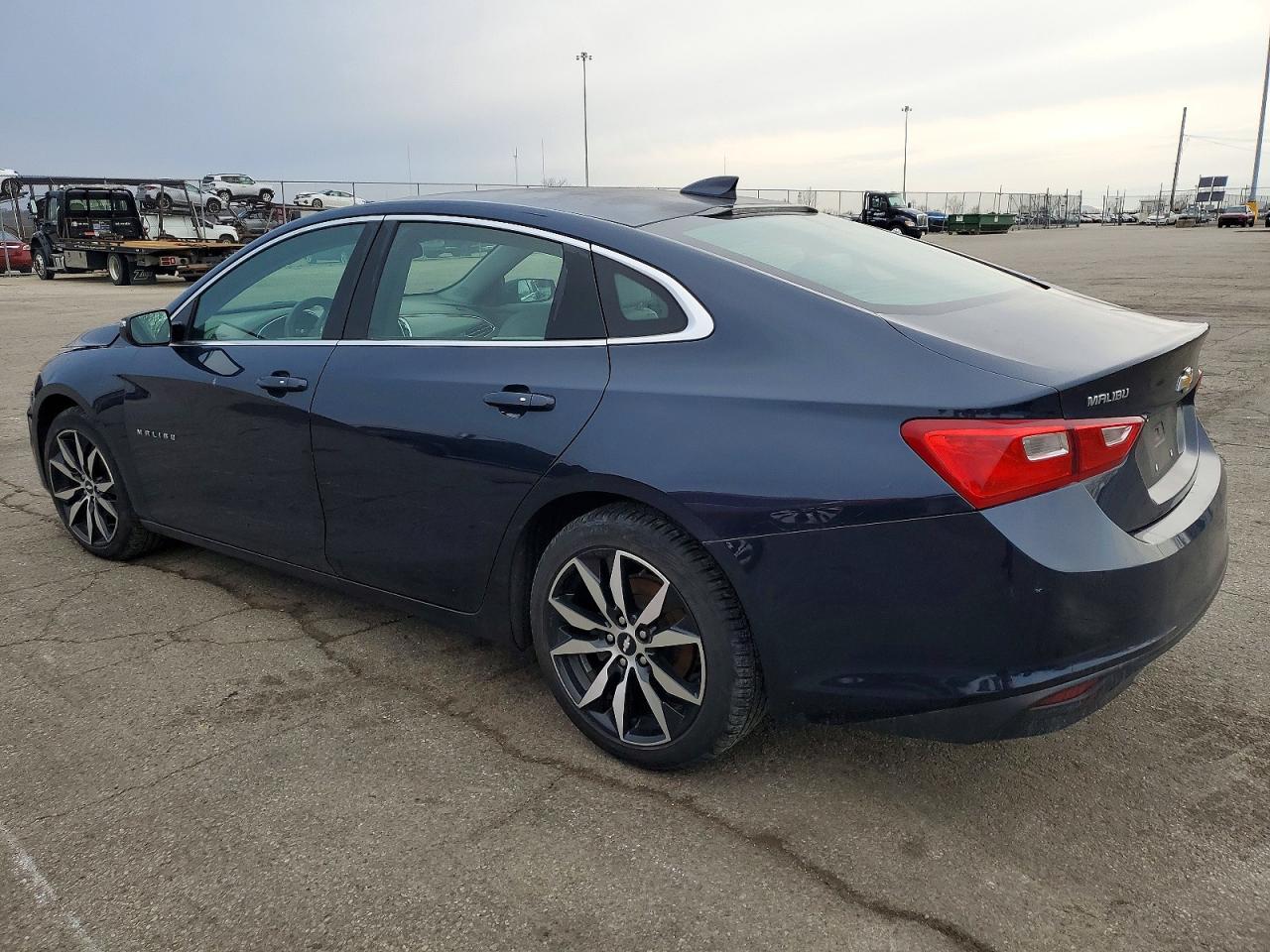 2017 CHEVROLET MALIBU LT photo 2