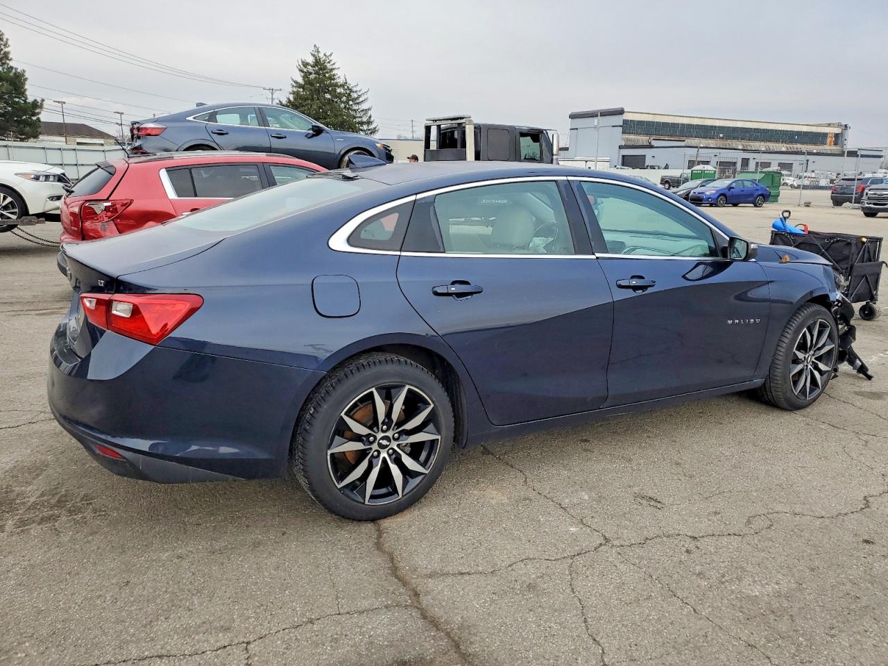 2017 CHEVROLET MALIBU LT photo 3
