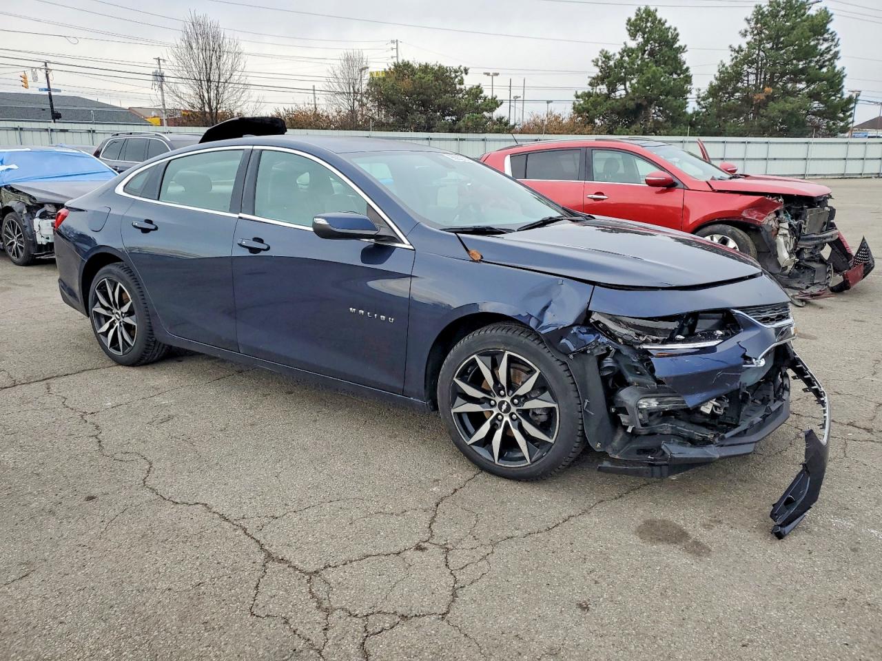2017 CHEVROLET MALIBU LT photo 4