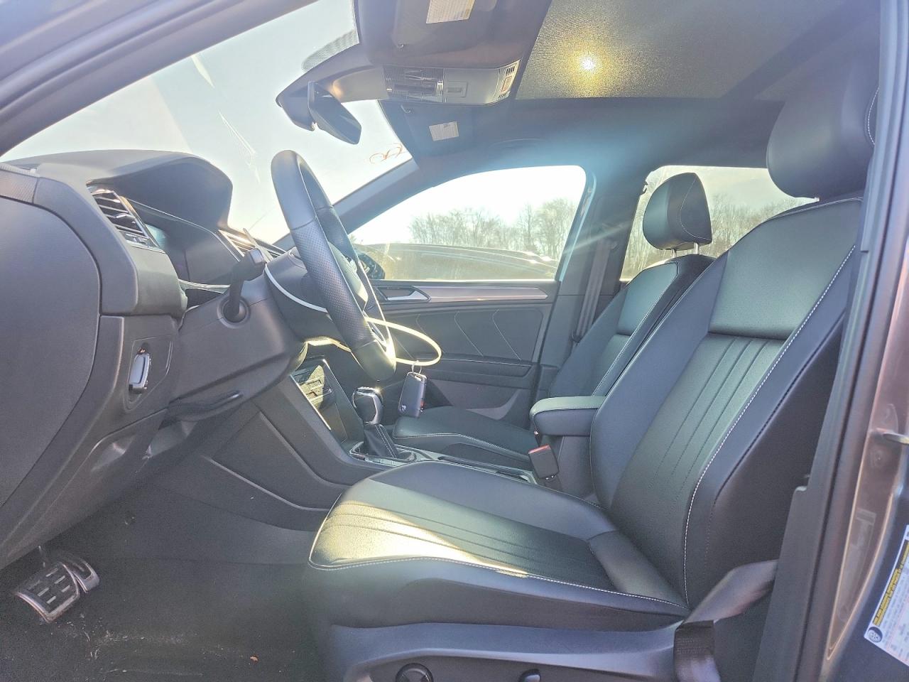 2024 VOLKSWAGEN TIGUAN SE R-LINE BLACK photo 7