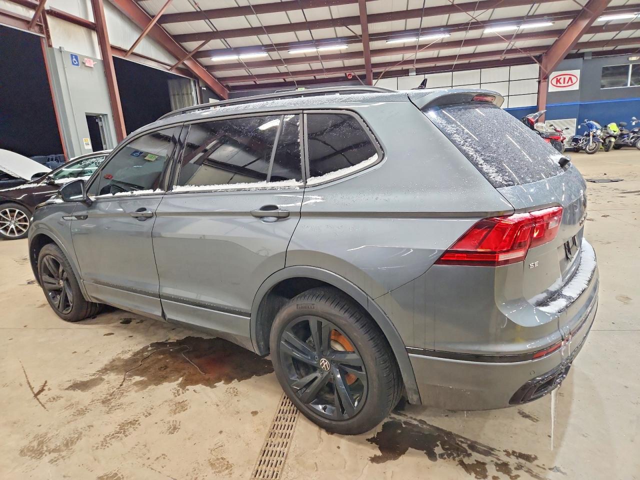 2024 VOLKSWAGEN TIGUAN SE R-LINE BLACK photo 2