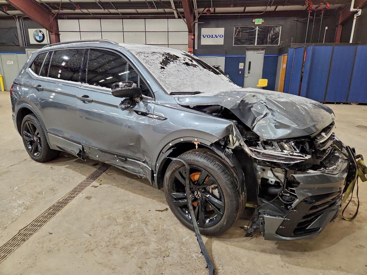 2024 VOLKSWAGEN TIGUAN SE R-LINE BLACK photo 4