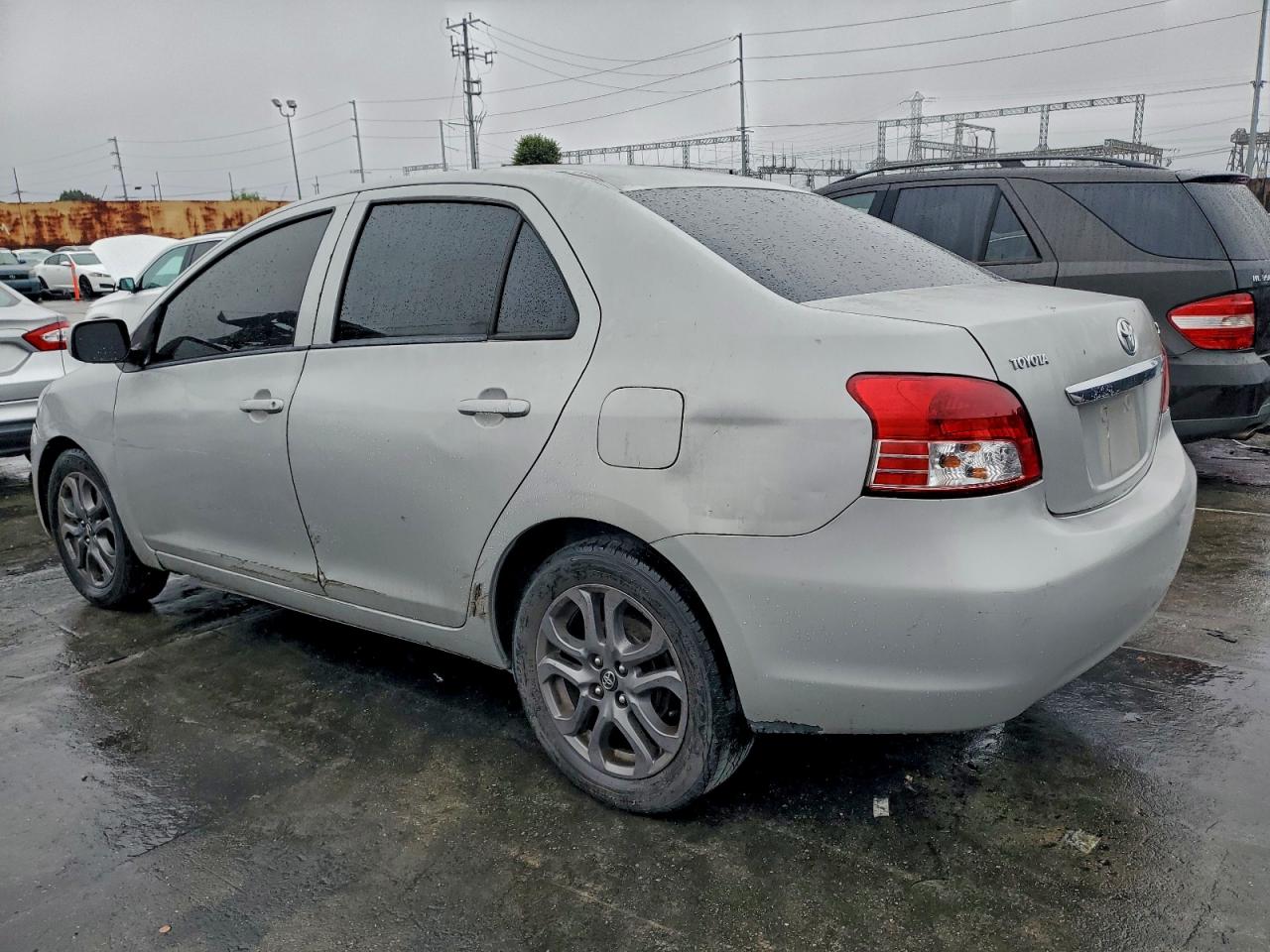 2009 TOYOTA YARIS photo 2
