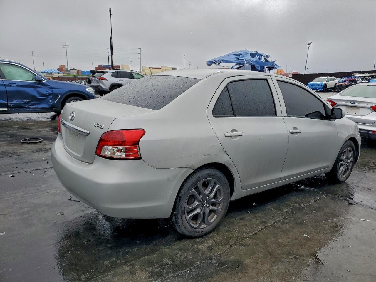 2009 TOYOTA YARIS photo 3