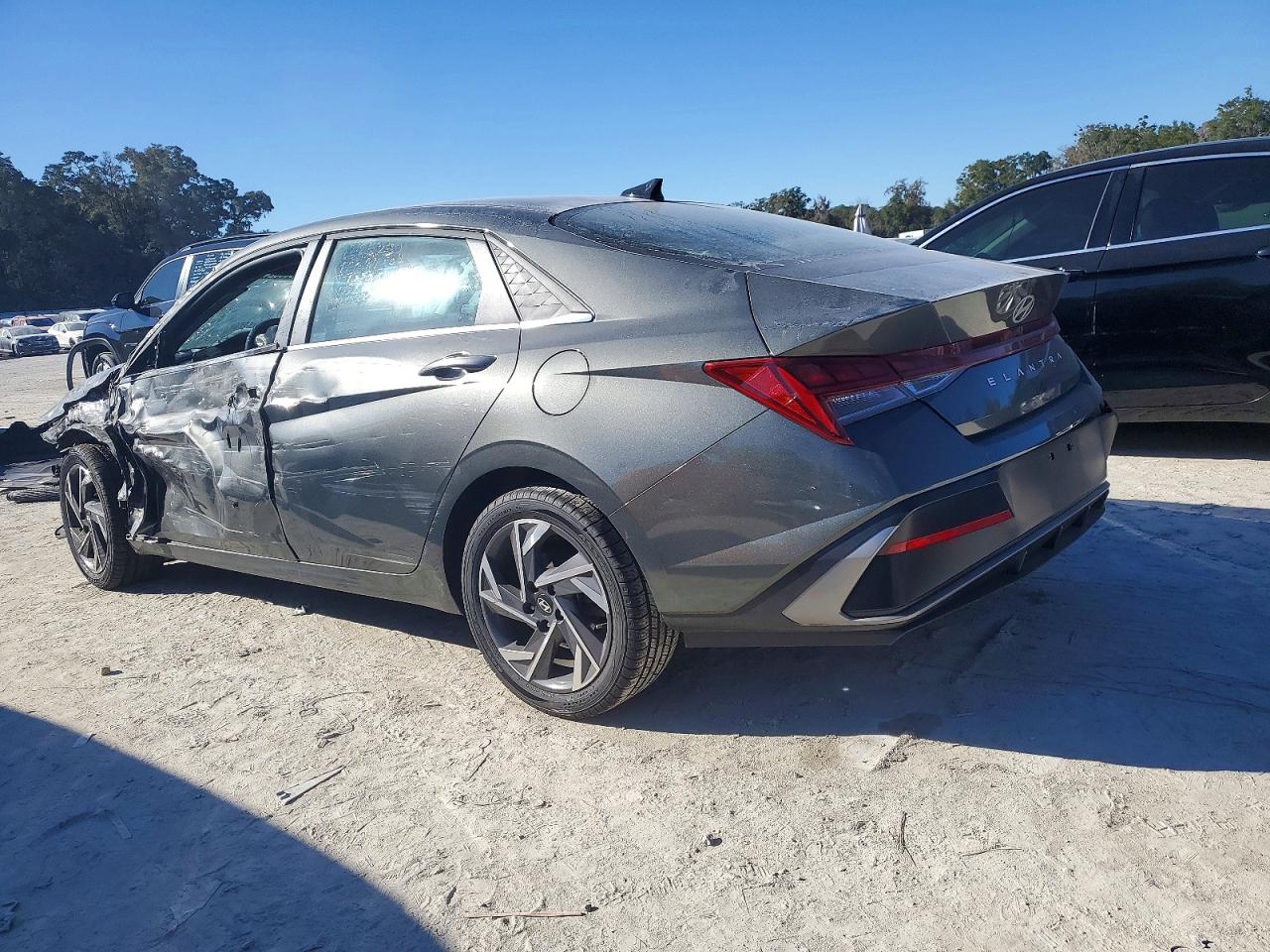 2025 HYUNDAI ELANTRA SEL photo 2