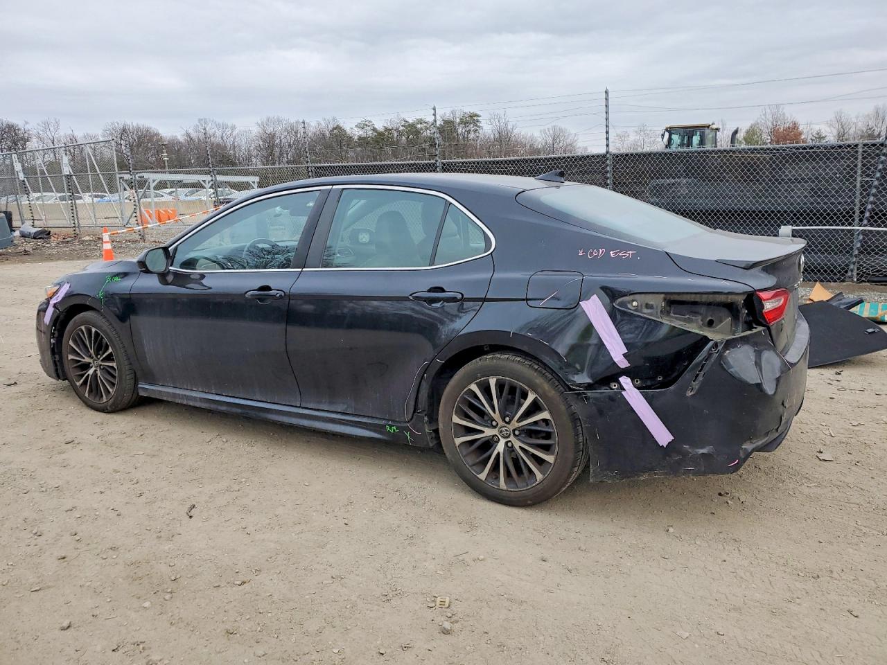 2019 TOYOTA CAMRY L photo 2