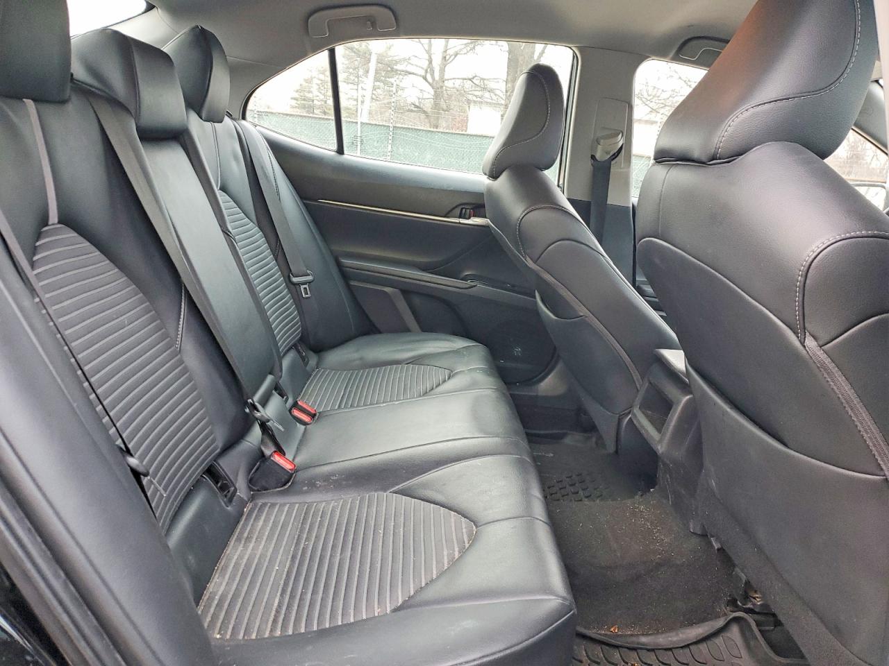 2019 TOYOTA CAMRY L photo 10