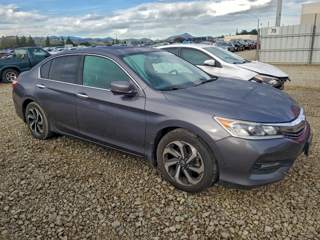 2017 HONDA ACCORD EX photo 4