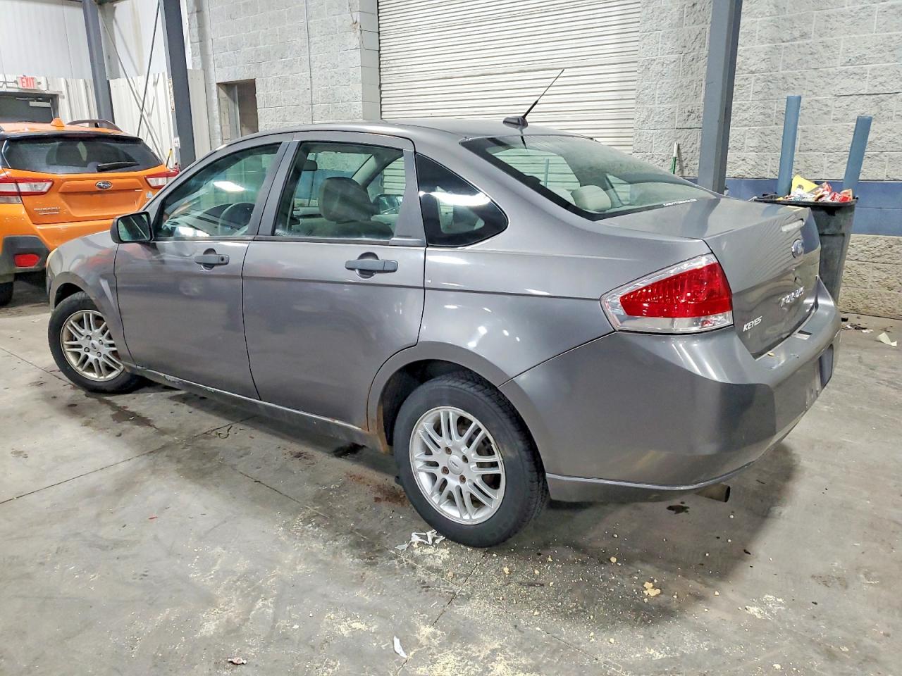 2009 FORD FOCUS SE photo 2